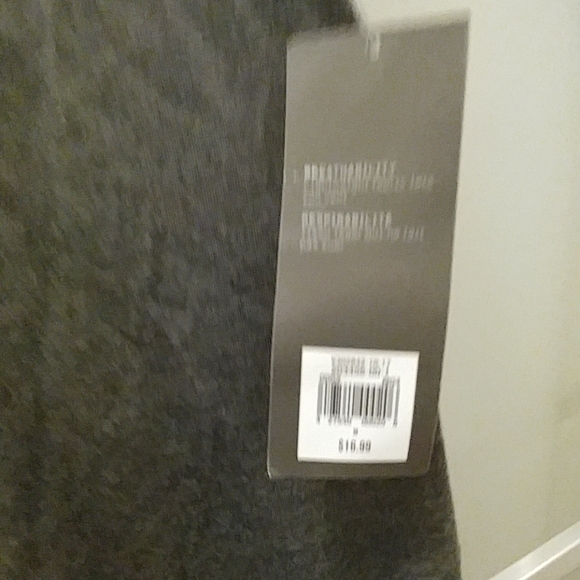 💜NWT Grey, athletic top - Picture 2 of 4